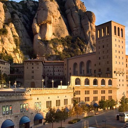 Apartamentos Montserrat Abat Marcet Bagian luar foto