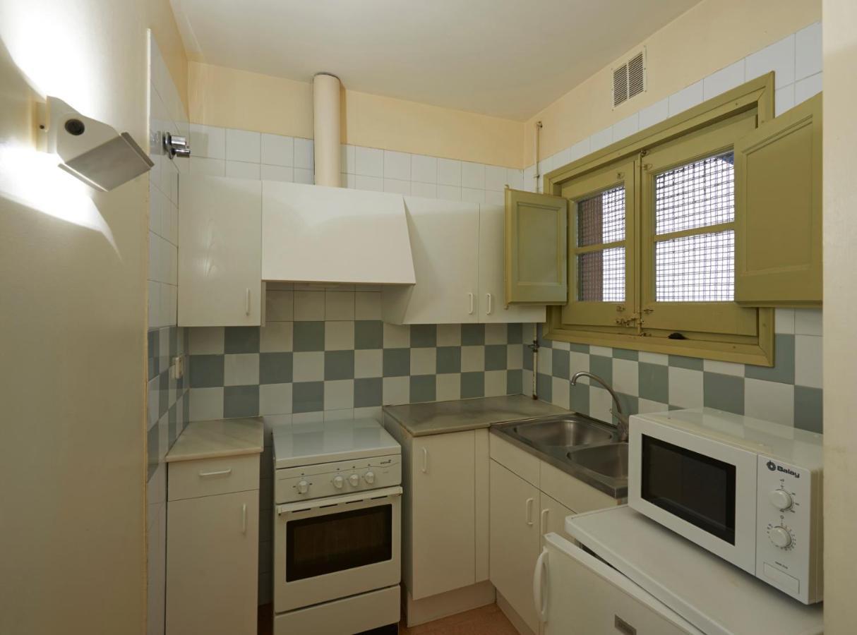 Apartamentos Montserrat Abat Marcet Bagian luar foto