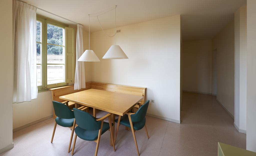 Apartamentos Montserrat Abat Marcet Ruang foto