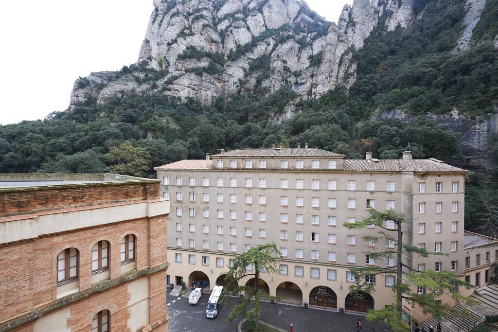 Apartamentos Montserrat Abat Marcet Bagian luar foto
