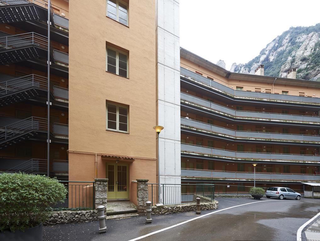 Apartamentos Montserrat Abat Marcet Bagian luar foto