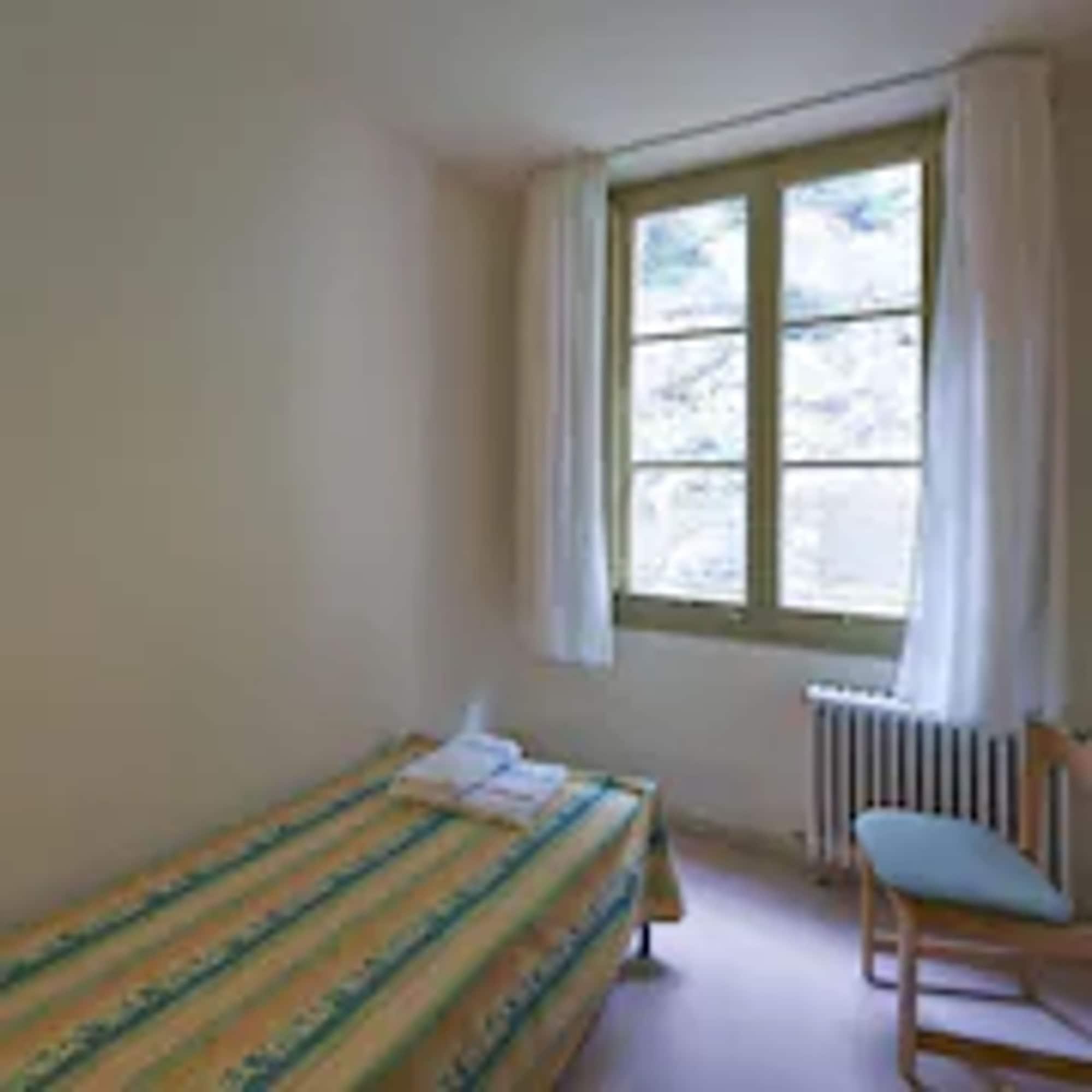 Apartamentos Montserrat Abat Marcet Bagian luar foto
