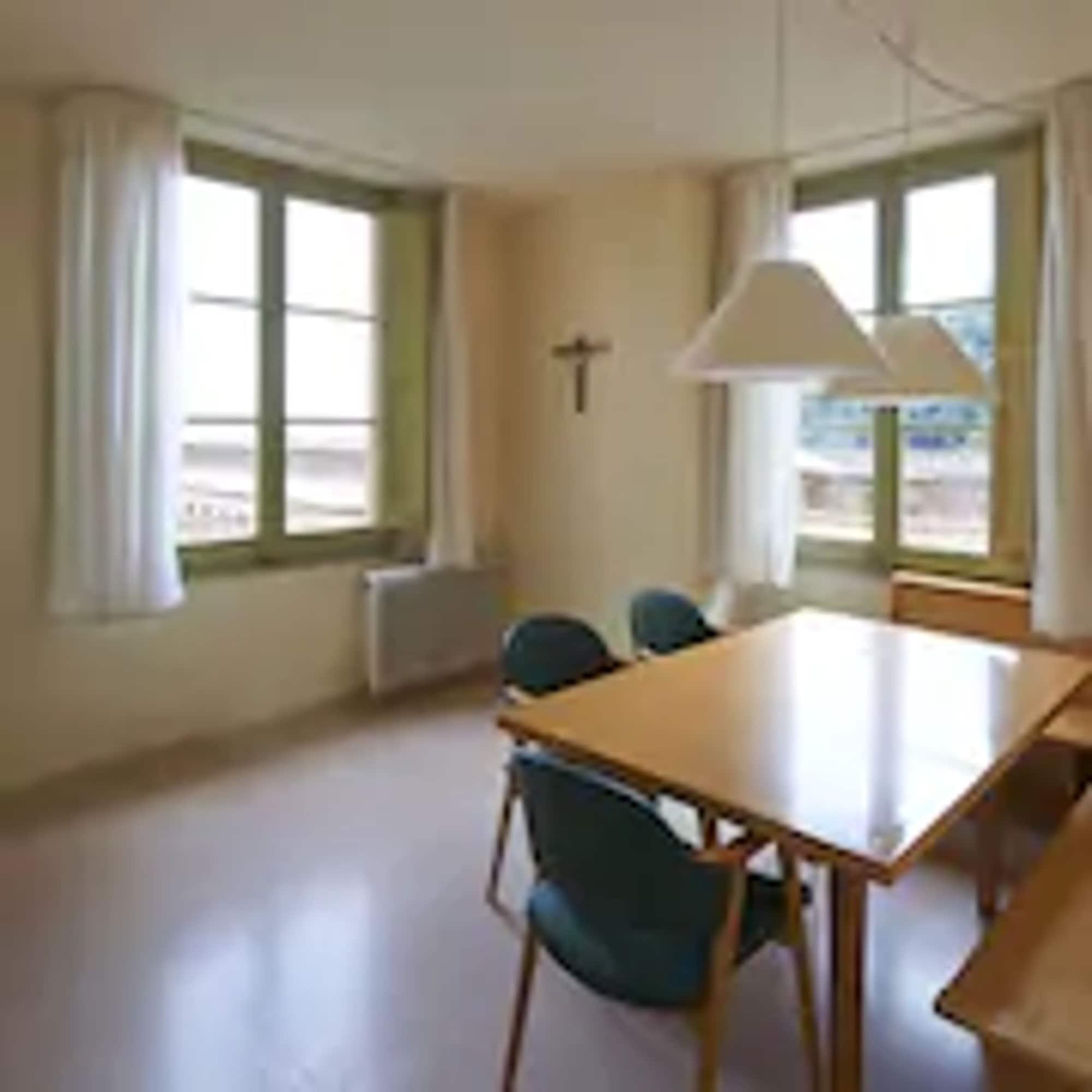 Apartamentos Montserrat Abat Marcet Bagian luar foto