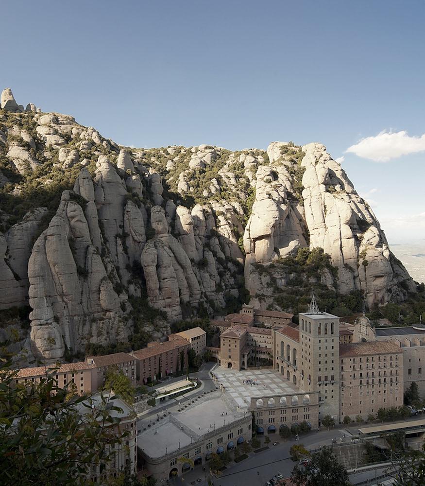 Apartamentos Montserrat Abat Marcet Bagian luar foto