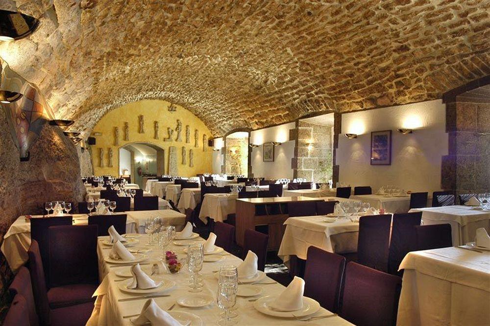 Apartamentos Montserrat Abat Marcet Bagian luar foto